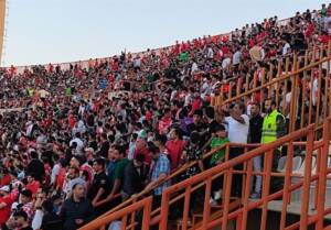 استقبال از بیرانوند با لیزر و سرود قهرمانی هواداران پرسپولیس