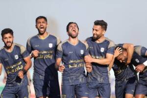 چادرملو در کورس قهرمانی باقی ماند