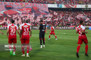 رسیدن به جام با دو دست فرمان/ پرسپولیس چگونه از استقلال سبقت گرفت