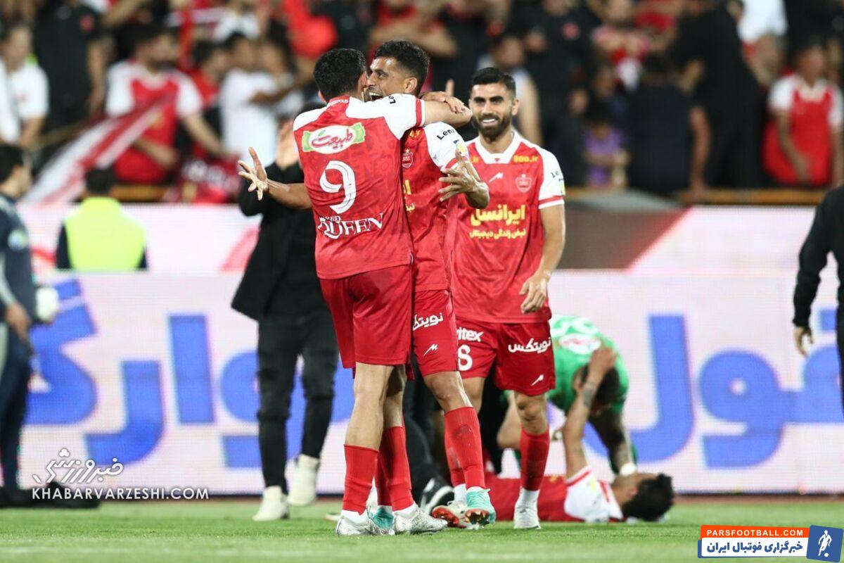 ستاره پرسپولیس عضلاتش را به رخ کشید