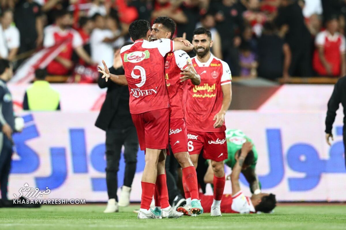 عکس| نمایش سیکس‌پک توسط مدافع پرسپولیس!