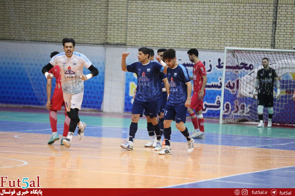 اخراج خبرنگاران اصفهانی از سالن به دستور ناظر بازی