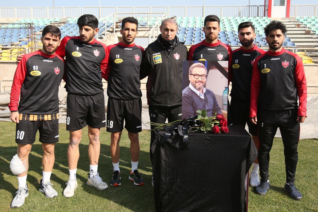 ادای احترام اعضای تیم پرسپولیس به مهرداد میناوند