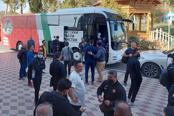 استقرار پرسپولیس در فاصله ۱۵ دقیقه‌ای تا ورزشگاه