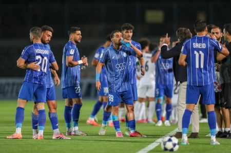 استقلال با دو زمین تمرین آماده‌تر می‌شود