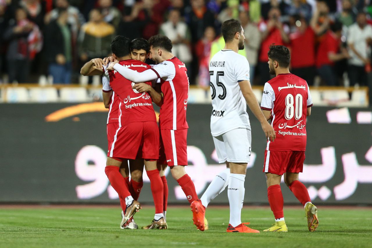 اسدی: برد در دربی مساوی است با قهرمانی پرسپولیس/ این دو تیم قدرتمند هستند؛ استقلال مقابل آن‌ها امتیاز از دست می‌دهد