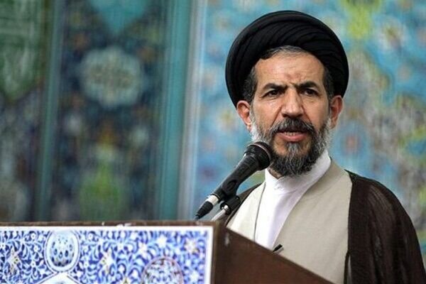 امام جمعه موقت تهران:واگذاری سهام پرسپولیس و استقلال به عده‌ای معدود،‌ خطای راهبردی است