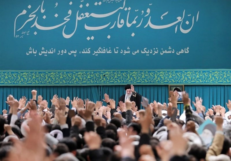 امام خامنه‌ای:توقعات بحق مردم مانع دفاعشان از انقلاب نمی‌شود