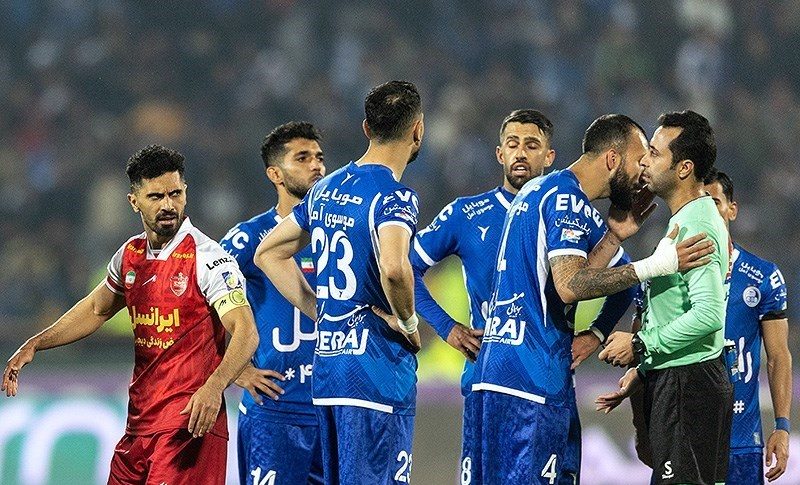 انتظاری: داور می‌خواست از فشار استقلالی‌ها خارج شود/ پرسپولیس لطمه بدی دید