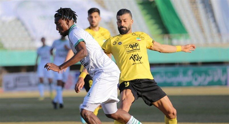 بازی مدعیان برای پرسپولیس / سپاهان و استقلال همزمان متوقف شدند +جدول