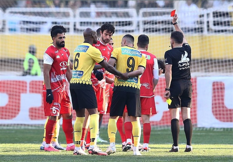 باشگاه پرسپولیس از وحید کاظمی شکایت کرد