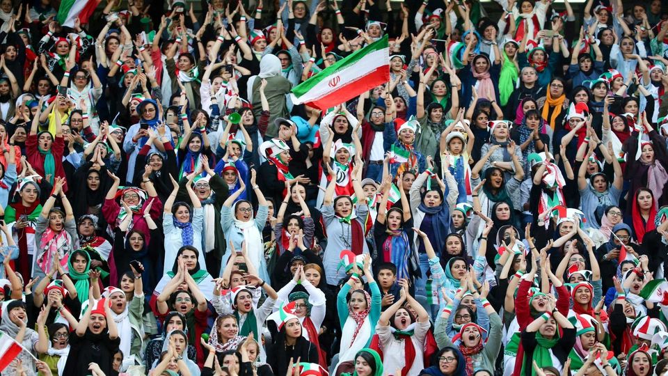 برگزاری بازی‌های نوروزی تیم ملی با حضور  بانوان هوادار