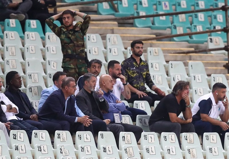 بیانی: کارایی آقای مشاور در استقلال چیست؟/ با حضور نازون تیم ما ۱۰ نفره شد!