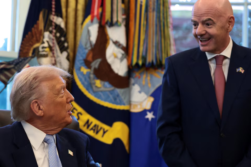 ترامپ: با تماشاگران جام جهانی برای گرفتن ویزا و بلیط همکاری خواهیم کرد/ احتمال رد شدن درخواست تماشاگران