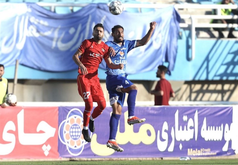 تساوی استقلال خوزستان و هوادار در نیمه اول