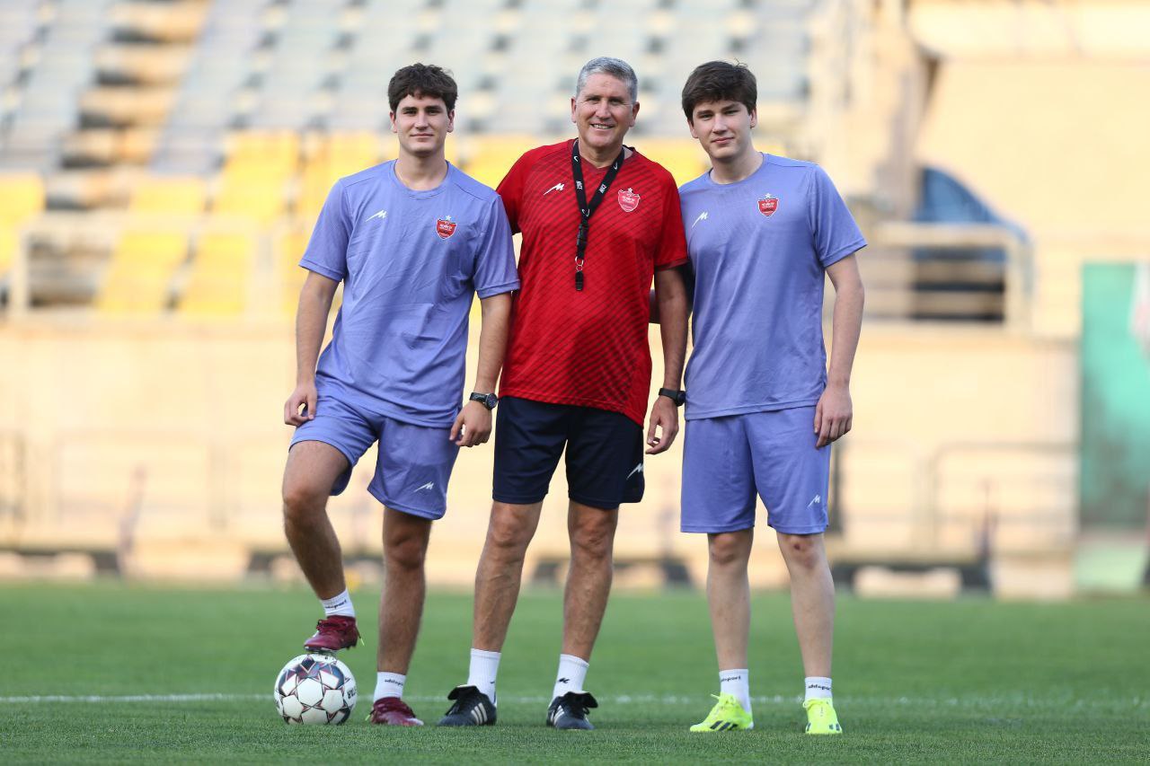 تعطیلات خانوادگی سرمربی پرسپولیس با خانواده در تهران