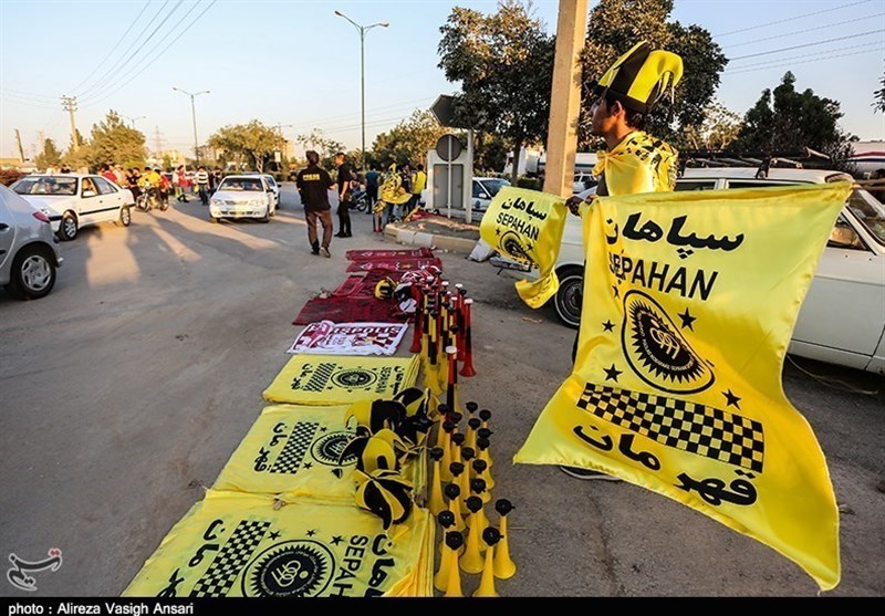 حضور تماشاگران خانم در دیدار سپاهان – خیبر