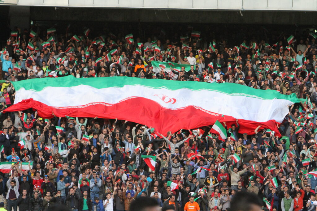 حضور ۱۰ هزار نفری تماشاگران در دیدار ایران – عراق