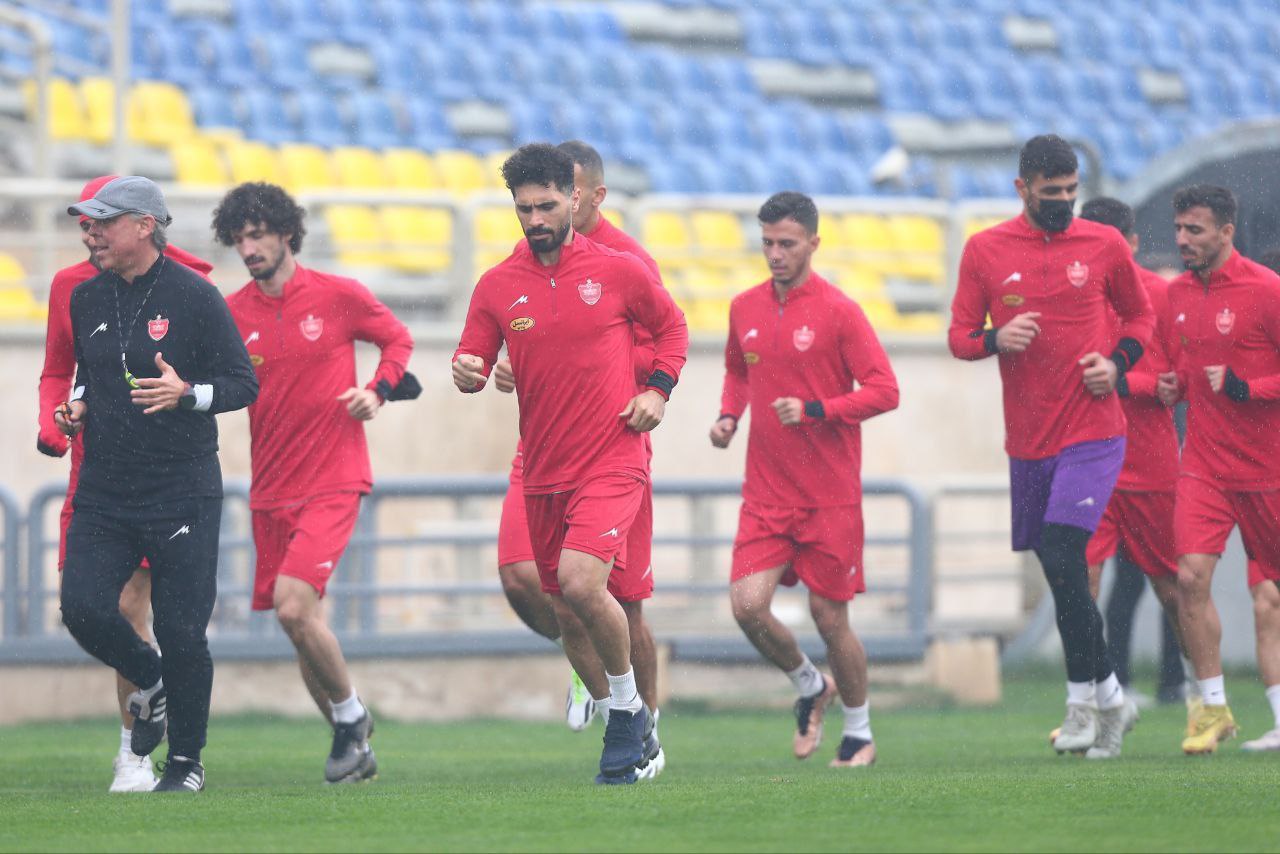 حمله ویروس به اردوی پرسپولیس!