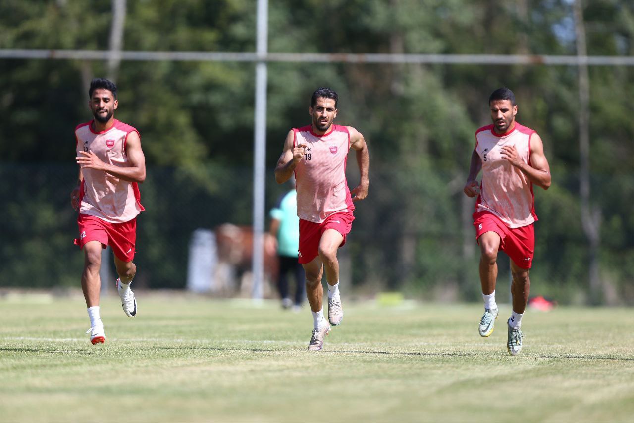 داداش‌زاده: نبود دفاع چپ برای پرسپولیس چالش ایجاد می‌کند / گاریدو باید بداند به تیم قهرمان آمده