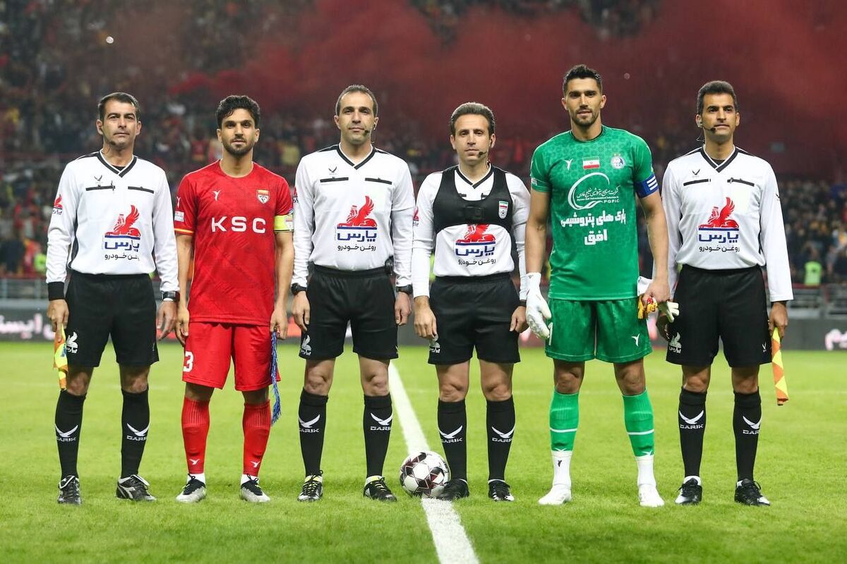 داور بازی استقلال و فولاد؛ مانع یا عامل تحریک سکوها؟