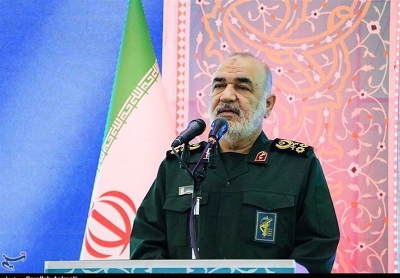 در سطح سیاسی،اقتصادی و نظامی با آرایش جهانی دشمن روبرو هستیم