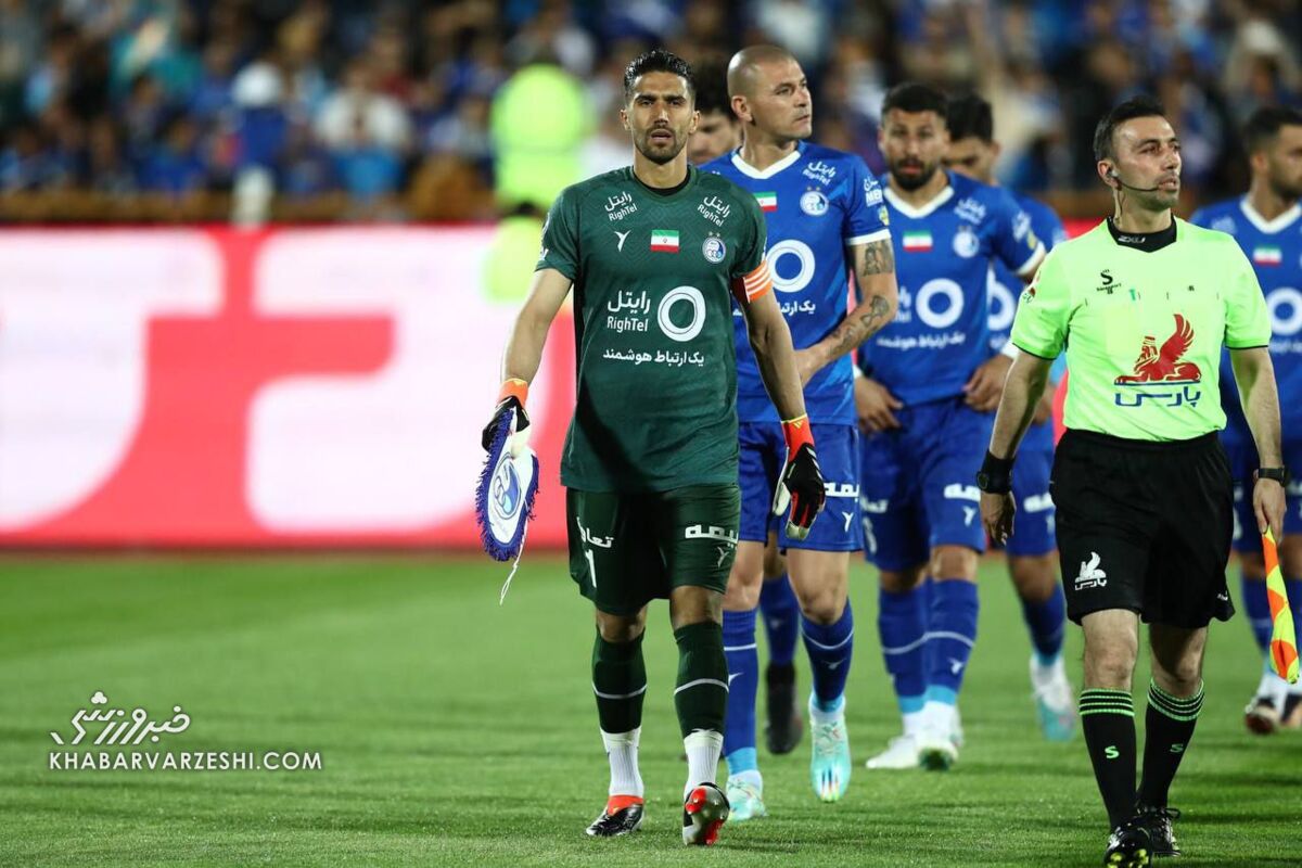 دروازه‌بان استقلال به پرسپولیس هم نمی‌تواند برود!/ فقط یک نفر می‌تواند مشکل حسین حسینی را حل کند