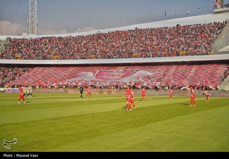 دو تماشاگر زن دیدار پرسپولیس – تراکتور بازداشت شدند