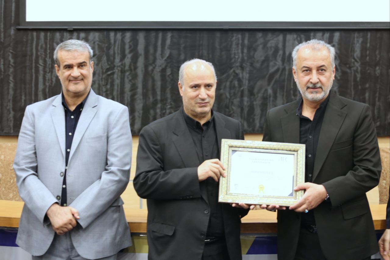 رونمایی از مجوز حرفه‌ای پرسپولیس و ۶ باشگاه ایرانی +عکس