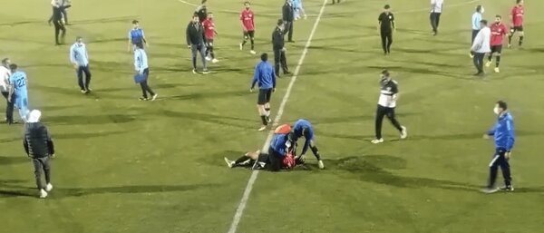 زد و خورد شدید دو برادر با گلرشان بر سر بازوبند در فوتبال ایران | درگیری با دروازه بان سابق پرسپولیس