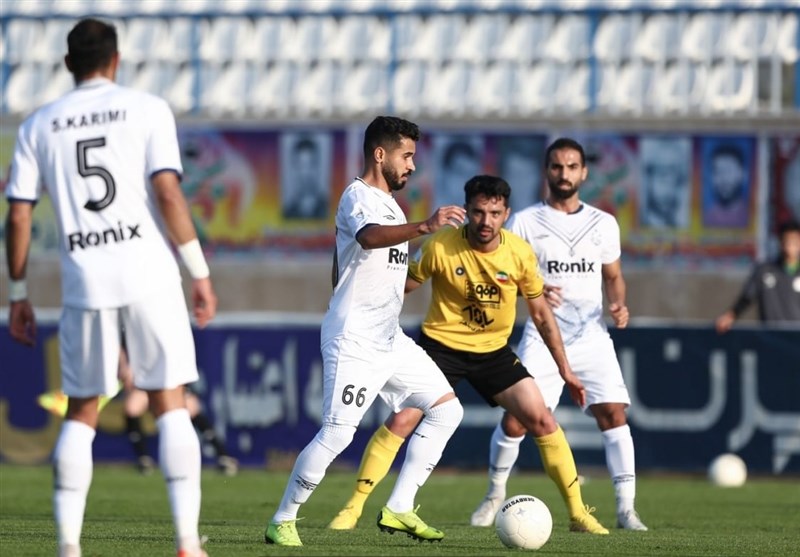 سپاهان مقابل ملوان متوقف شد! / پرسپولیس به صدر برگشت