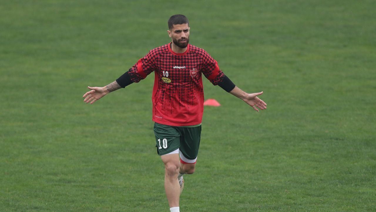 شماره ۱۰ پرسپولیس ۱۰۰ تایی شد
