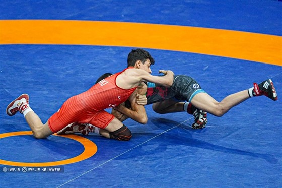 صدرنشینی دانشگاه آزاد و استقلال قم در دور برگشت لیگ برتر کشتی فرنگی