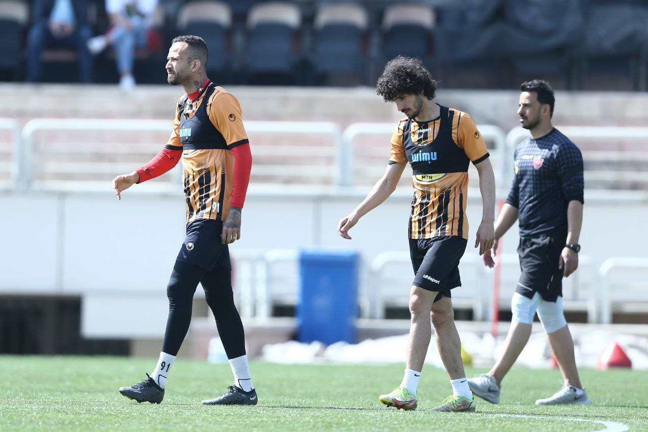 طلب پریرا و مربیان خارجی پرسپولیس پرداخت شد