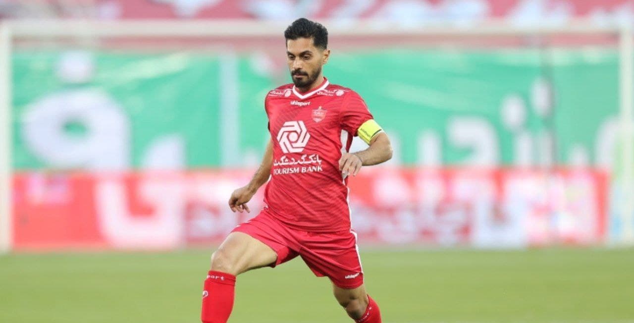 عالیشاه لنگ لنگان ورزشگاه را ترک کرد