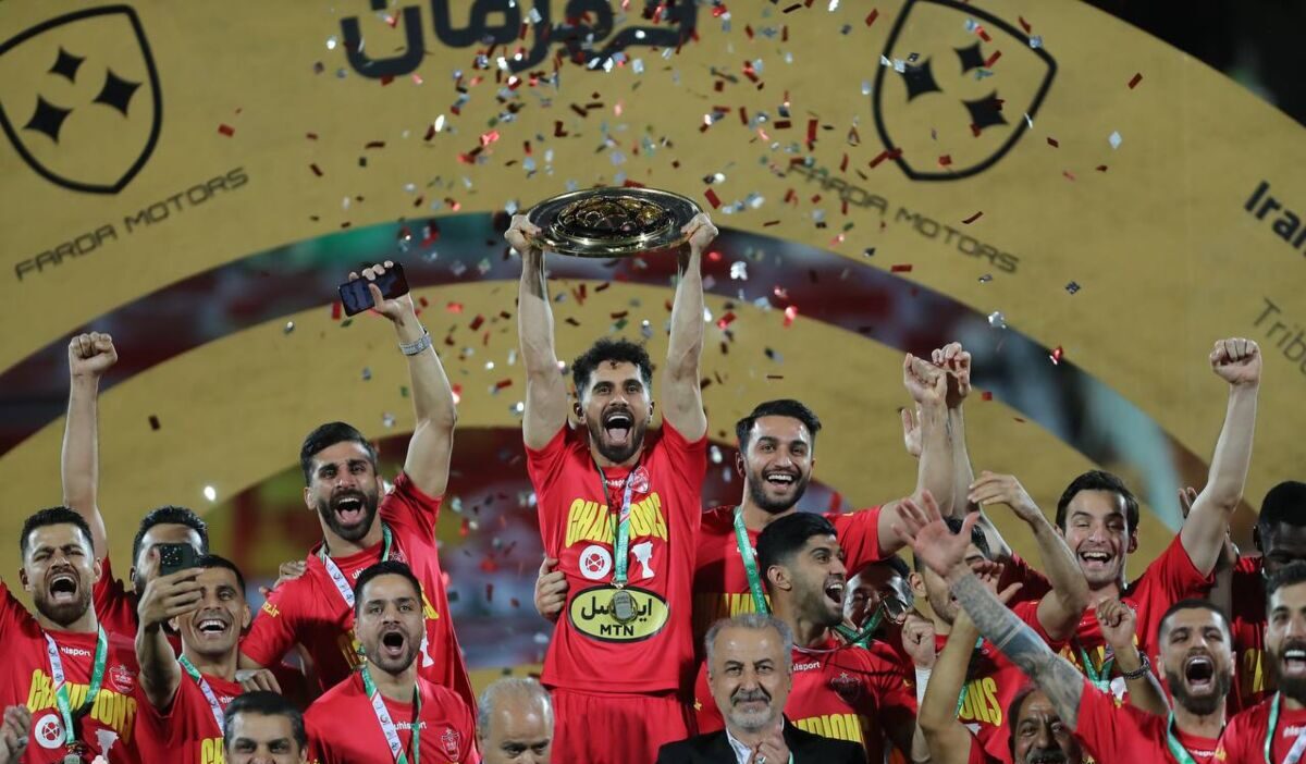 عکس| رونمایی از ویترین قهرمانی باشگاه پرسپولیس