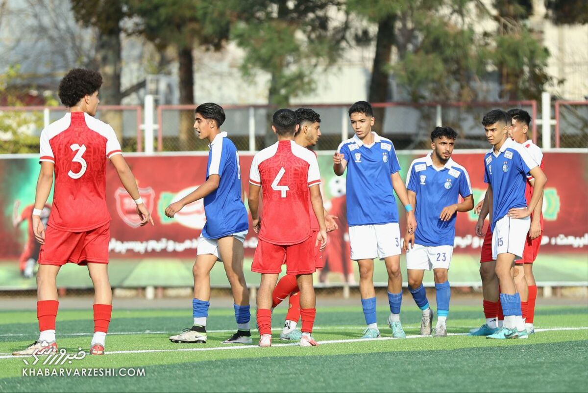 فرق استقلال و پرسپولیس، از زمین تا آسمان!