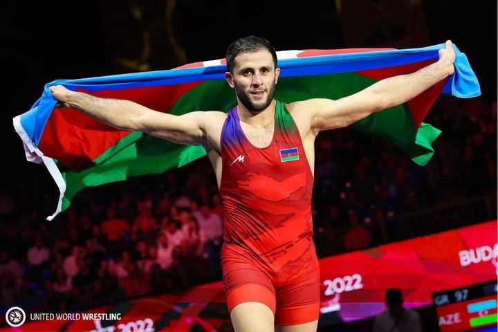 قهرمان جهان بازنشست شد