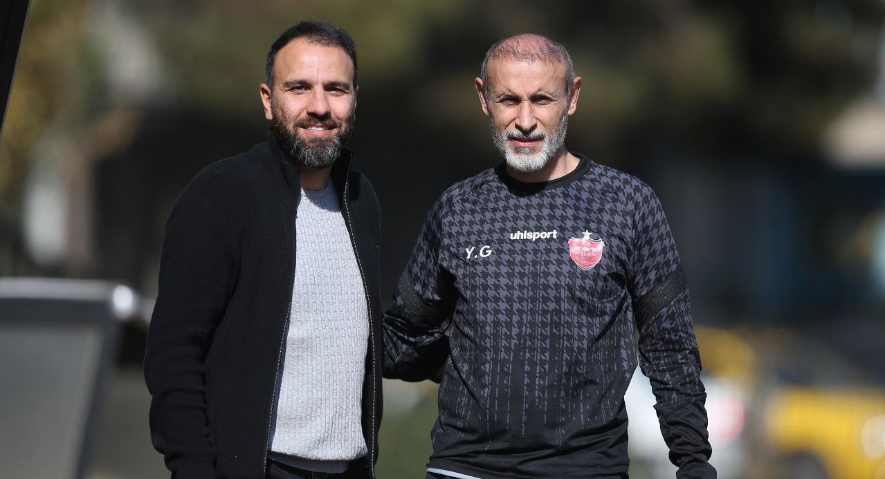 محسن خلیلی: پرسپولیس ۲ – صفر استقلال را شکست می‌دهد و قهرمان می‌شود/ استقلال یک بازیکن خطرناک دارد؛ مراقبش باشید!
