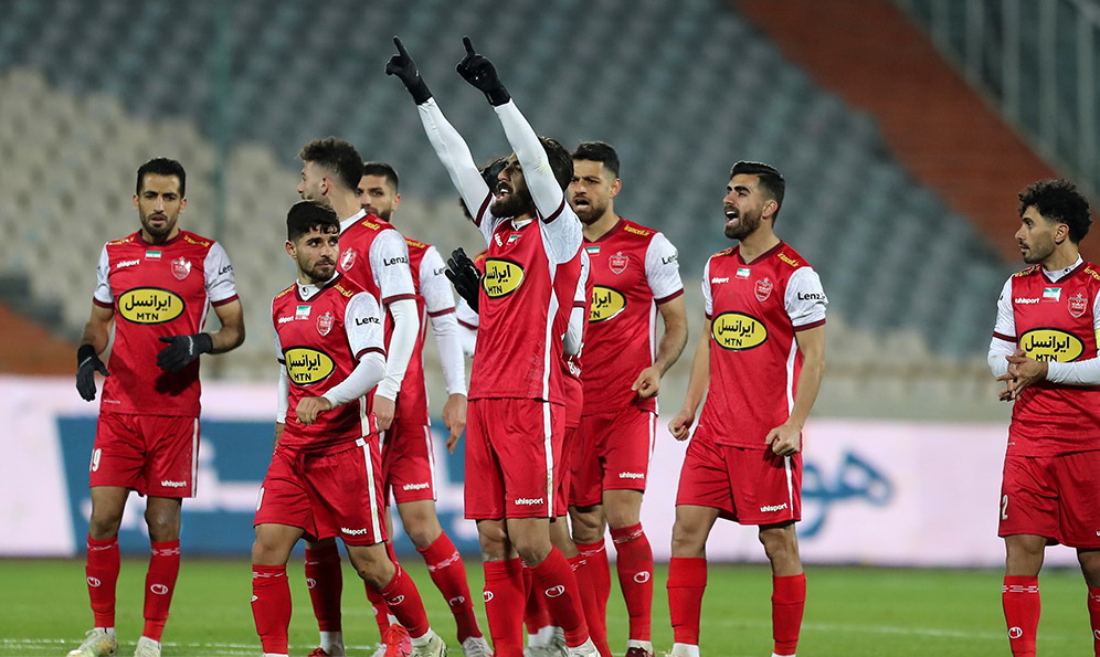 مدافعان پرسپولیس پنالتی‌زنی شدند