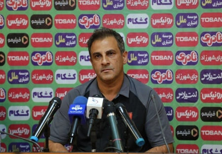 مربی مس: باختیم اما از استقلال بهتر بودیم؛ تا به حال ندیده بودم این تیم انقدر وقت‌کشی کند