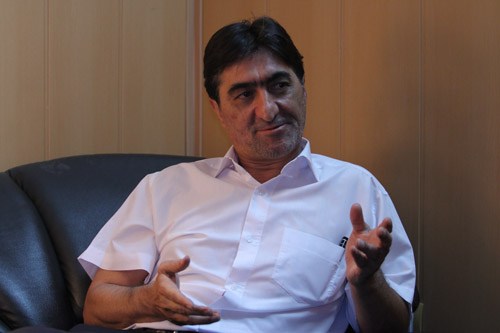 همسر ناصر محمدخانی: با انتشار شایعه فوت ناصر، دل ما را آزردید