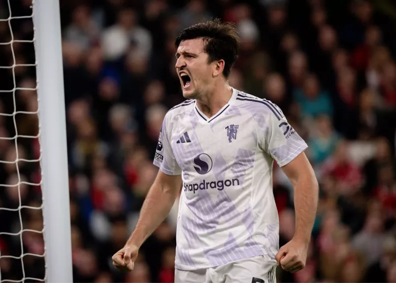 واکنش جالب برونو فرناندز به شادی گل مگوایر برابر لیورپول + عکس واکنش جالب برونو فرناندز به شادی گل مگوایر برابر لیورپول + عکس