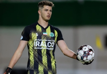 واکنش دروازه‌بان آلومینیوم به شایعه مذاکره با استقلال