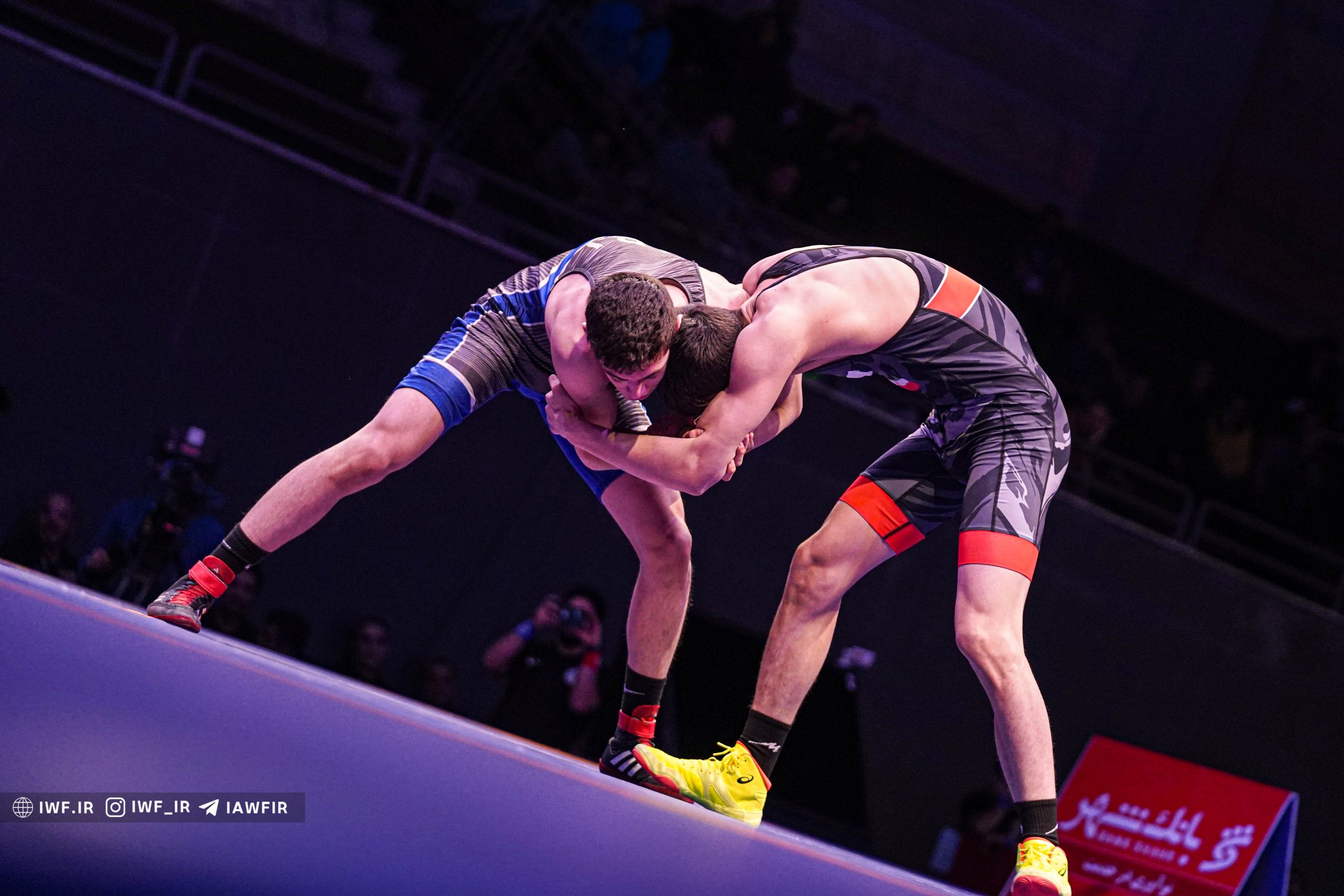 پایان دور رفت گروه A لیگ برتر کشتی فرنگی با صدر نشینی استقلال قم پایان دور رفت گروه A لیگ برتر کشتی فرنگی با صدر نشینی استقلال قم