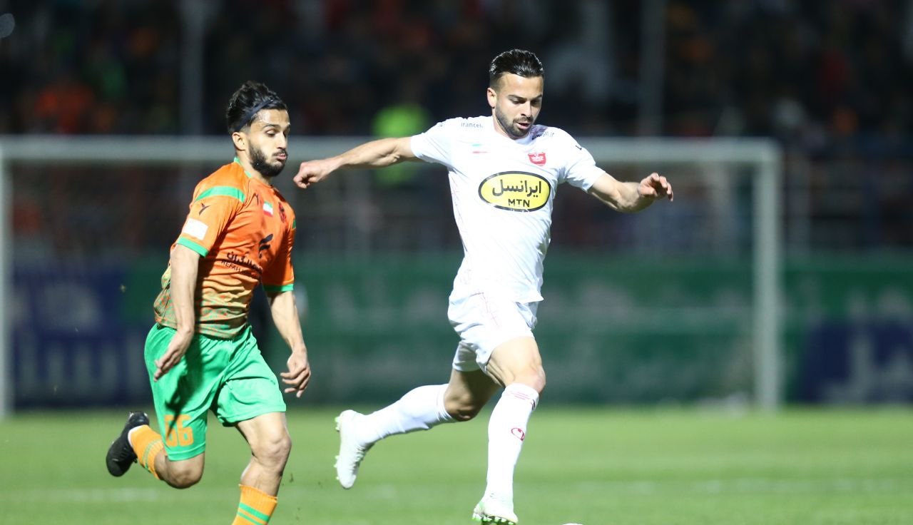 پرسپولیس محبوب‌تر از مس در کرمان/ اعتراض یحیی به آبیاری نشدن چمن و تاخیر در آغاز بازی