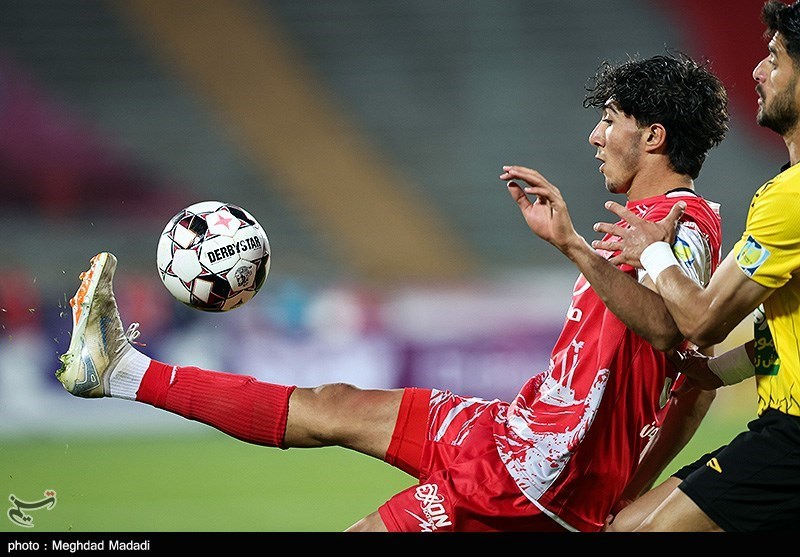 پرسپولیس نیمه اول را به فجر باخت