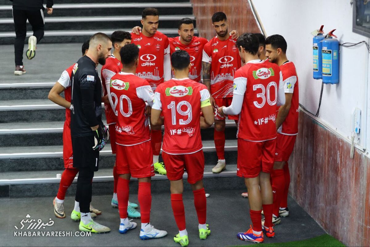 چرا پرسپولیسی ها دیرتر از همیشه از رختکن بیرون آمدند؟/ پرسپولیس برگشت به دوران سلطان علی پروین!