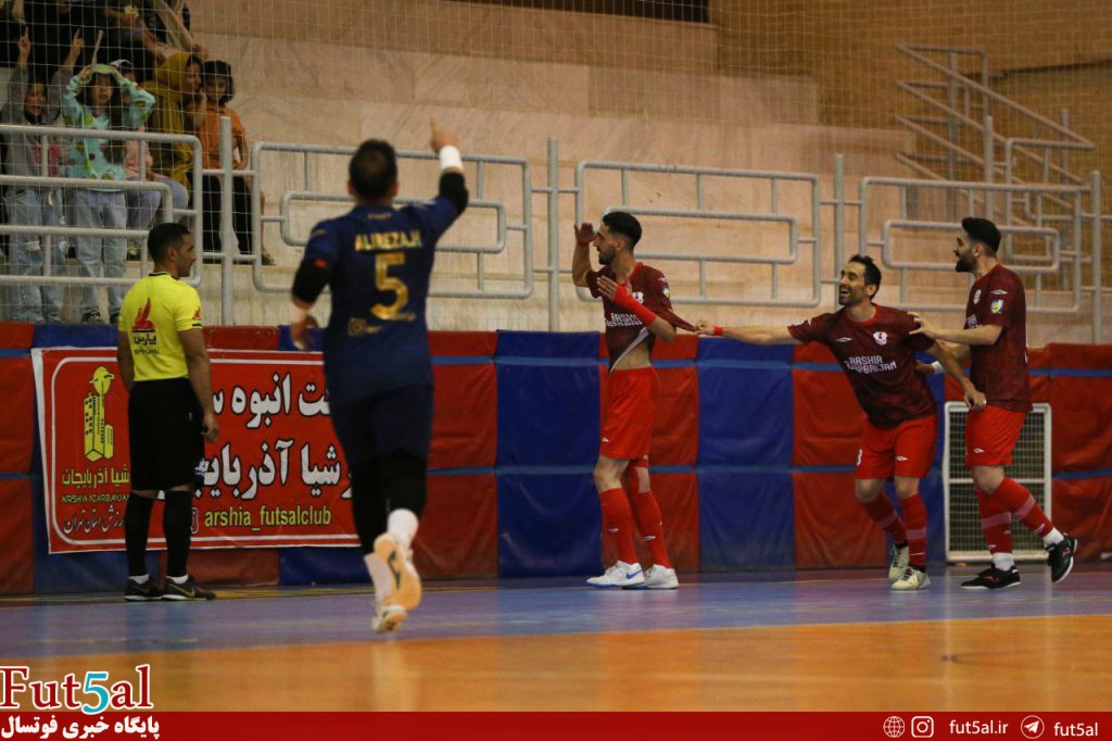 کار دشوار عرشیا در اولین مصاف خارج از خانه