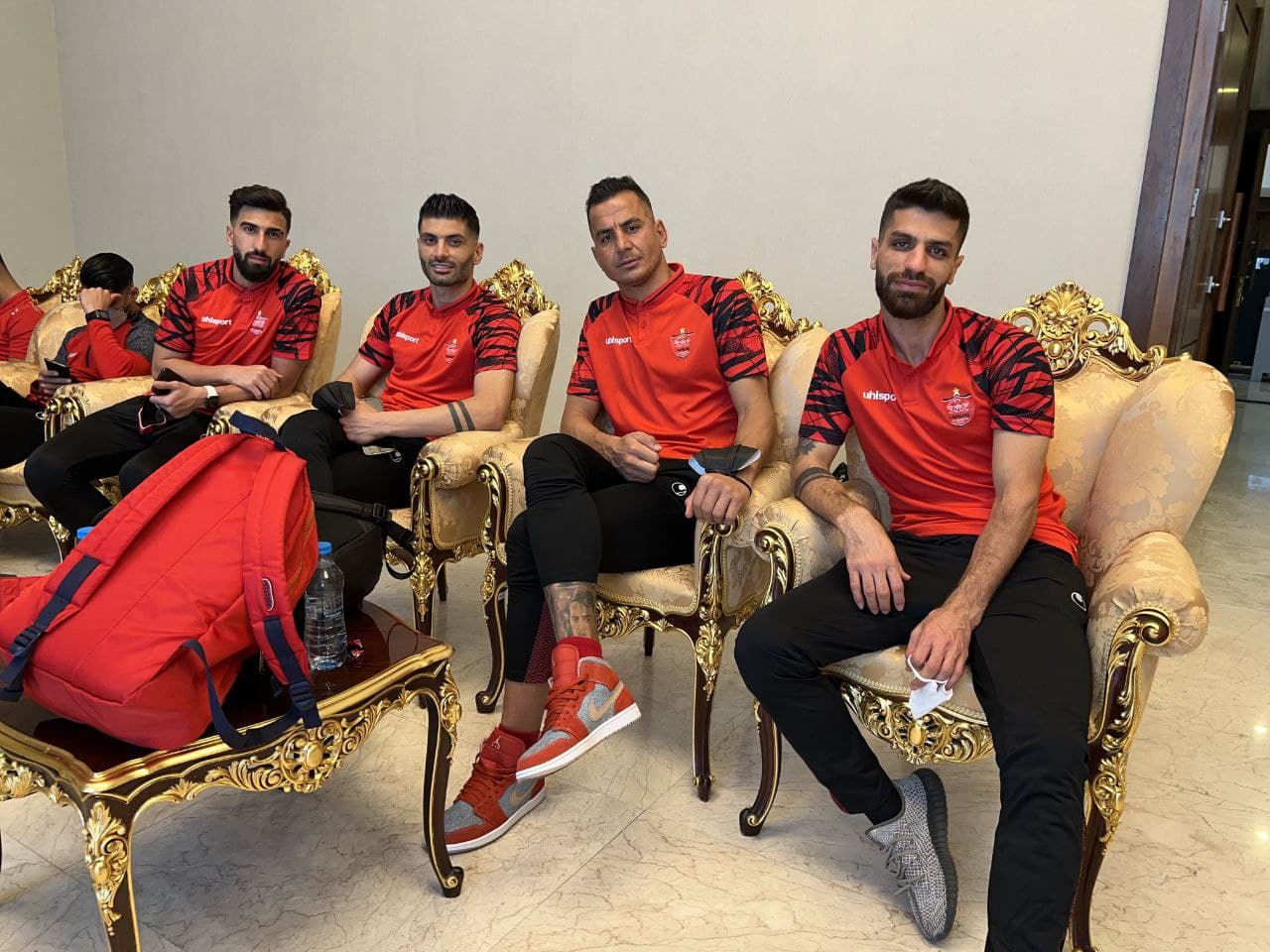 گزارش تصویری: معطلی پرسپولیسی‌ها در فرودگاه برای سفر به عربستان